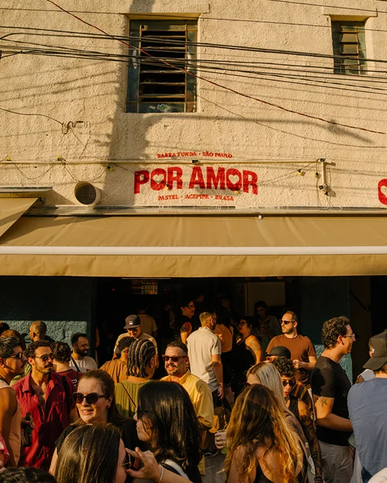 Por Amor — atmosfera